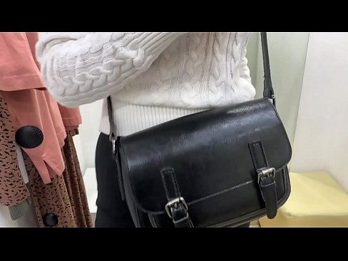 ❤️ 試着室でディルドを使った若い雌犬フェラルベリーの公開オナニー ️ スーパーセックス ❌️❤
